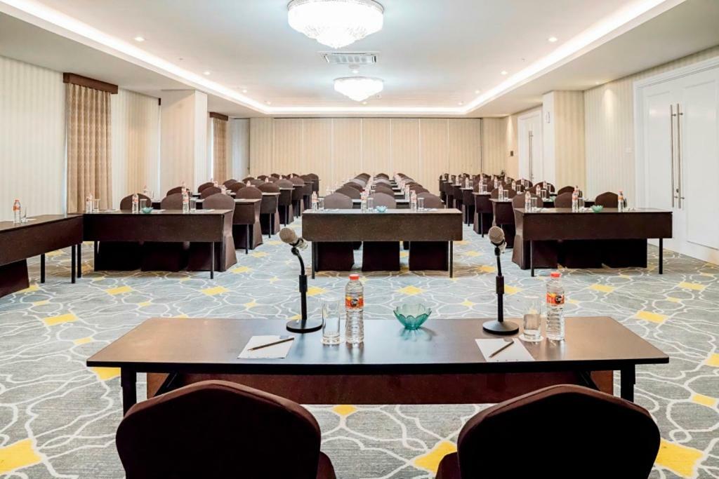 Savero Hotel Depok Εξωτερικό φωτογραφία